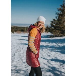 Skhoop The Debbie Vest Women’s Size SMALL Long Puffer Puffy Burgundy Red